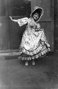 vintage enfant child fillette little girl robe drôle mode 1940