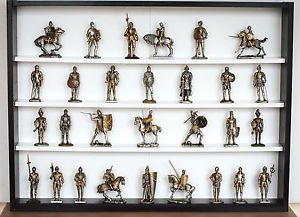 vitrine collection figurines chevaliers templiers croisés soldats